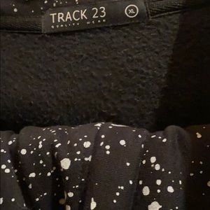 blackjacket and thesweats r aM andthe jacket isXL